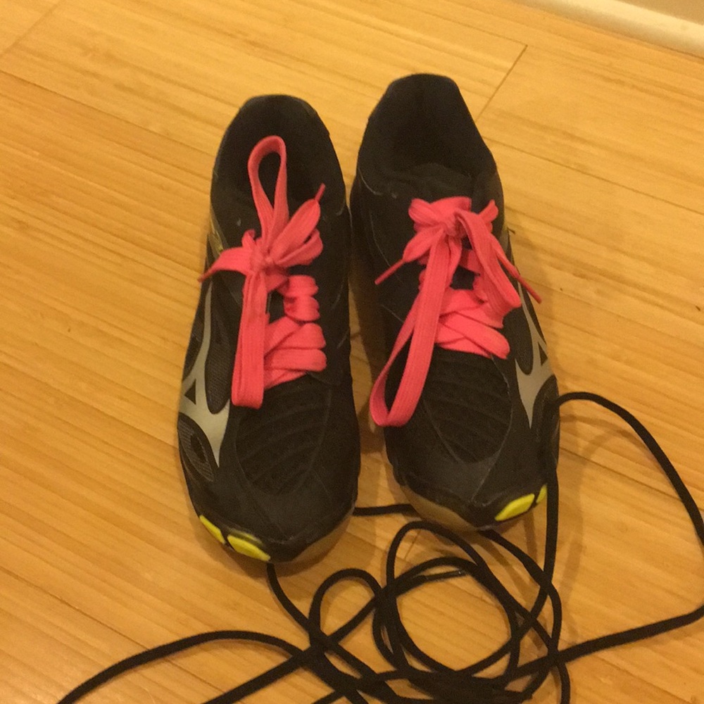 Volleyball shoes